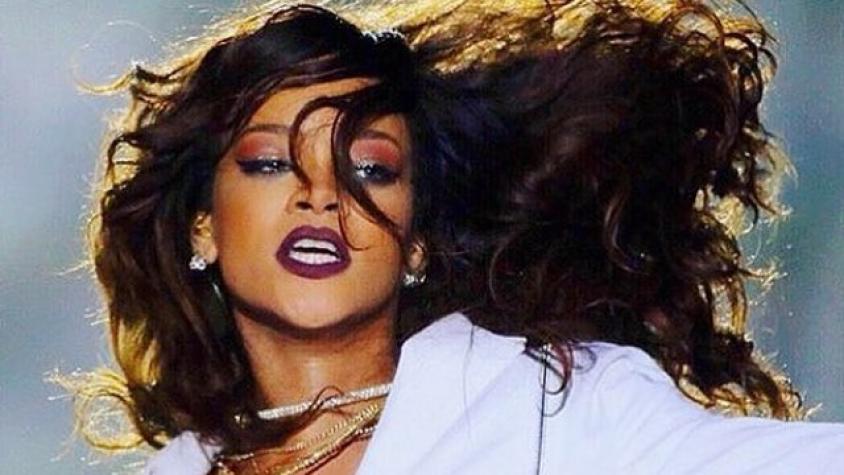 Carabineros se desordenaron y posaron con Rihanna ¡Sus caras lo dicen todo!