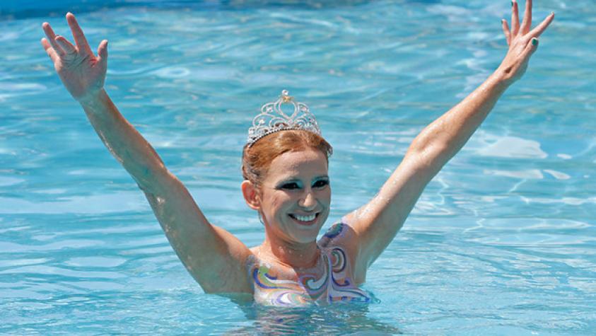 ¡Sigrid dejó la vara alta con su piscinazo!