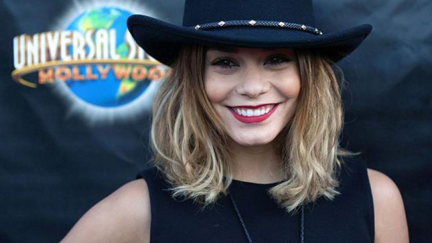 Vanessa Hudgens se convirtió en una sexy colorina