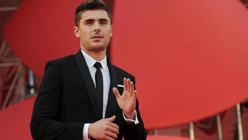 ¡Zac efron aparece semidesnudo en la playa!