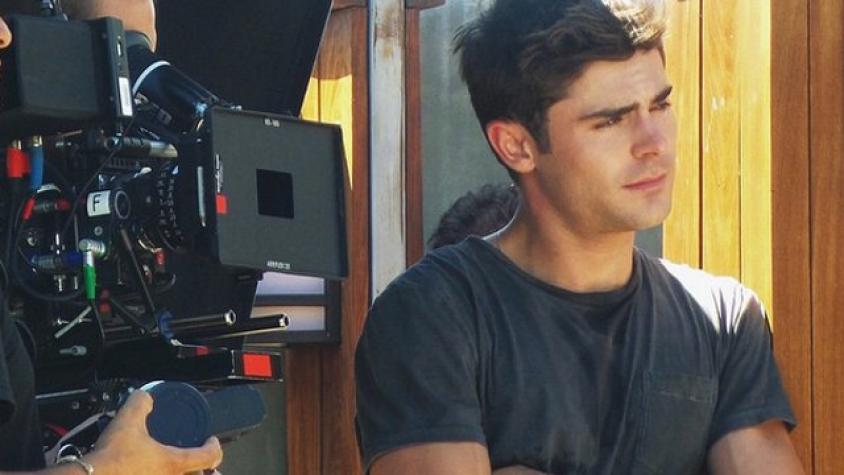 ¡Zac Efron se toca en pleno rodaje!