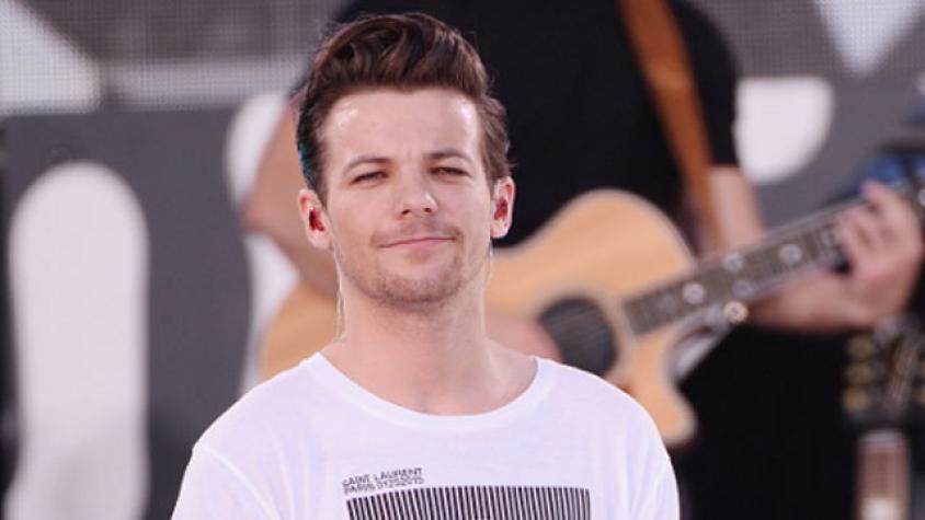 Louis Tomlinson es captado en una camioneta con varias mujeres