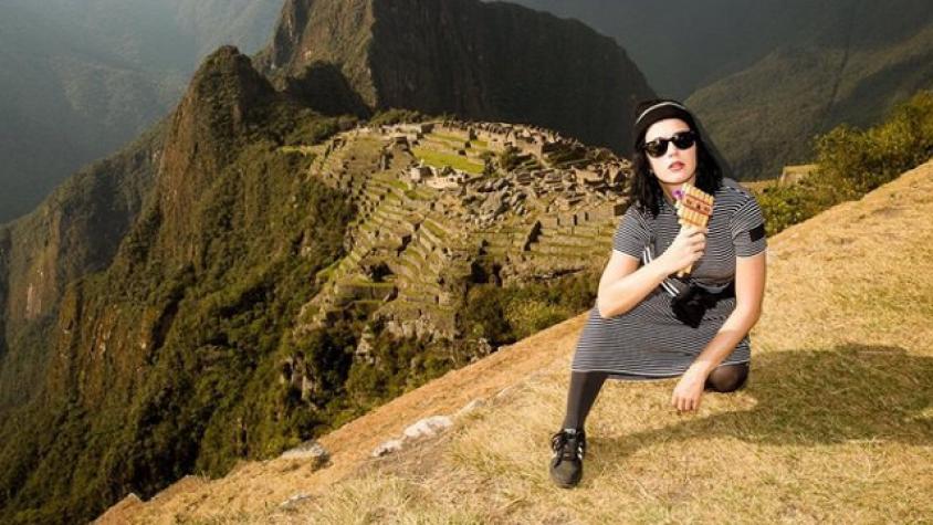 Katy Perry se obsesiona con zampoña peruana