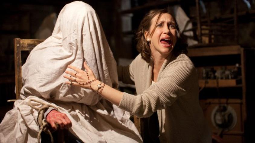 Actores de “El Conjuro 2” se fotografían en el nuevo set