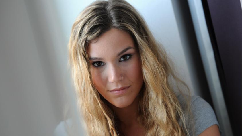 Joss Stone posa en topless para defender a los animales