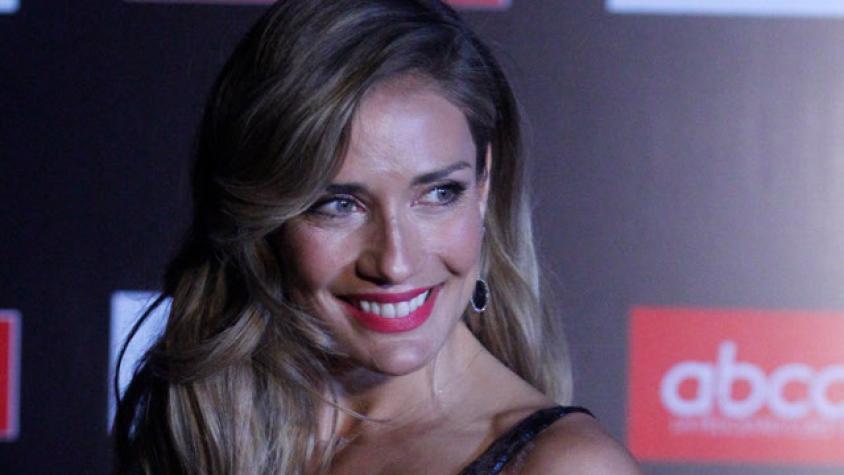 ¡OMG! Carola de Moras y Aynara Eder con el mismo accesorio en el “Copihue de Oro”