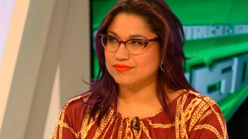 Alejandra Valle se la jugó con un crop top en la alfombra roja del Copihue De Oro