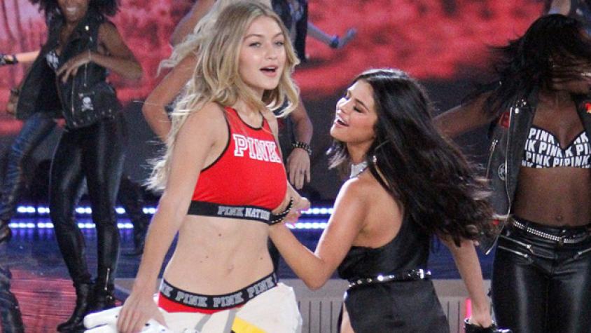Selena Gomez le pegó una juguetona palmada a Gigi Hadid