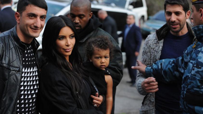 Kim Kardashian se come su placenta para evitar la depresión postparto