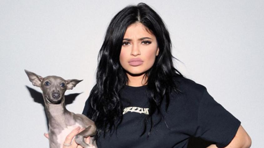 Kylie Jenner muestra su nuevo y particular tatuaje en la cadera