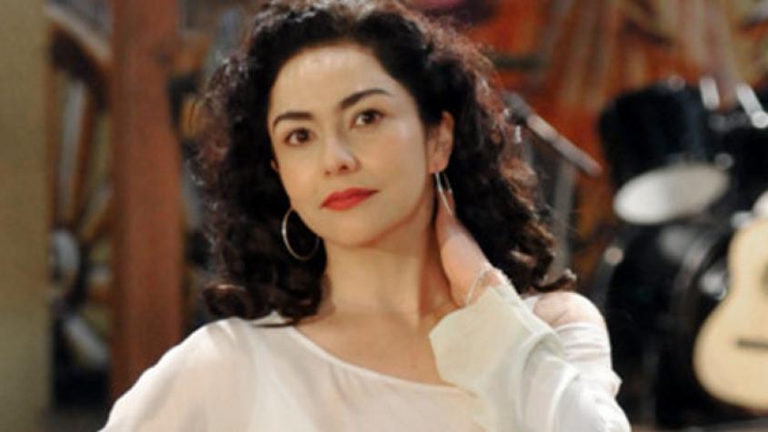 El sensual escote de Tamara Acosta en la alfombra roja del Copihue De Oro