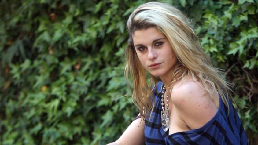 Tanza Varela disfruta de la playa junto a su pareja y a su hijo