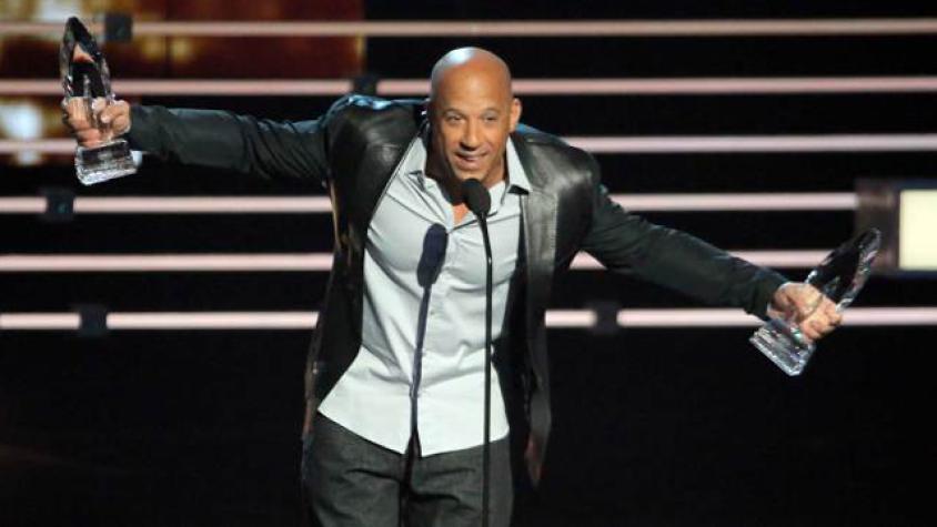 Vin Diesel se emocionó al recordar a Paul Walker y cantó en los People’s Choice