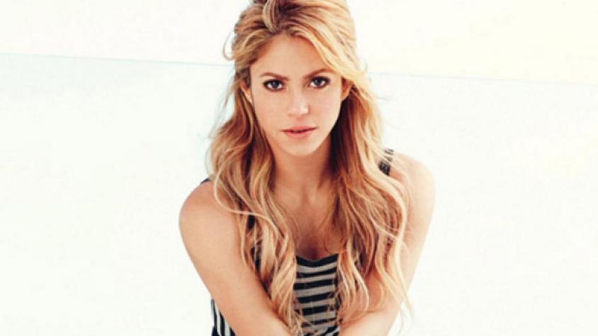 Shakira se une a la moda del medio tomate en el pelo