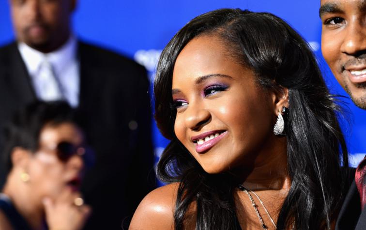 La hija de Whitney Houston cayó en coma por abuso de drogas y alcohol