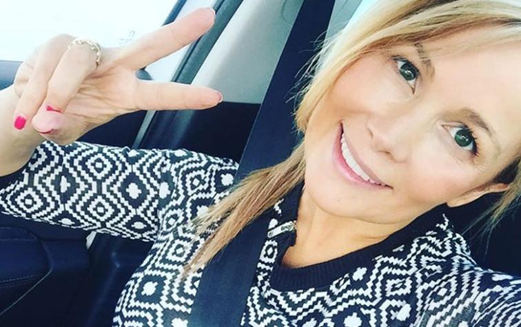 Cathy Barriga muestra su guatita en ropa interior