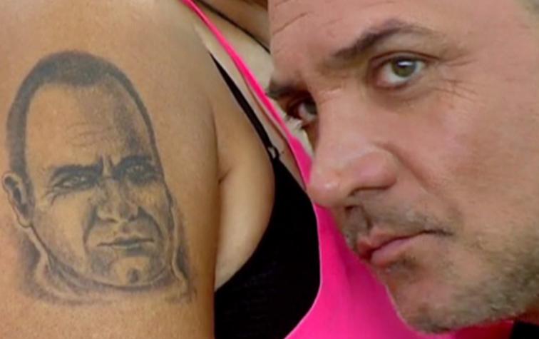 ¡Era verdad! Apareció la señora que se tatuó el rostro de Luis Jara