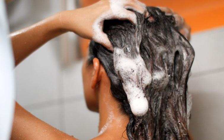 Co-washing: la nueva tendencia que reemplaza el lavado de pelo