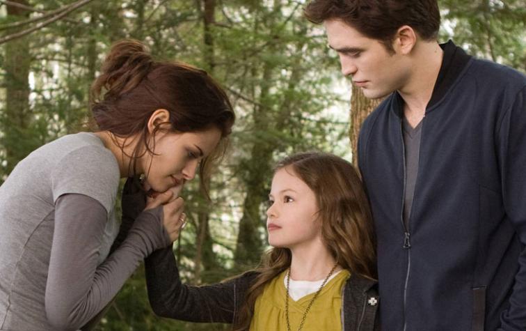 Renesmee de "Crepúsculo" está convertida en una guapa adolescente