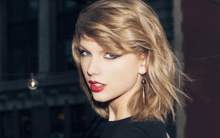 ¿Taylor Swift se aumentó el busto?