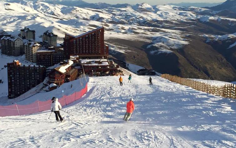 ¡Disfruta estas vacaciones de invierno en la nieve junto a Valle Nevado y Alfombra Roja!