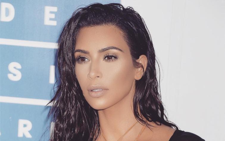 Kim Kardashian muestra su piel con psoriasis