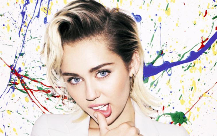 Miley Cyrus revela que su primera relación fue con una mujer