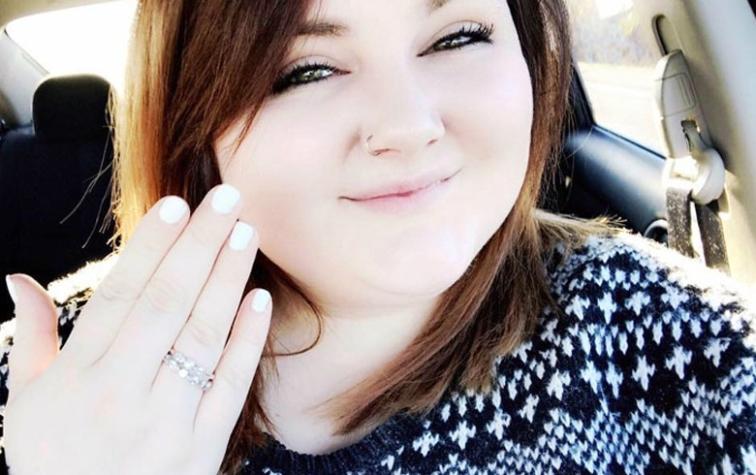 La aplaudida respuesta de una joven que fue humillada por el precio de su anillo de compromiso