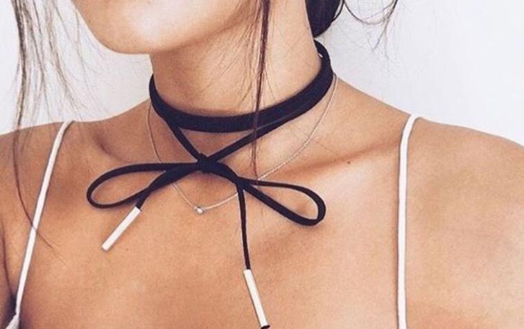 El choker extremo que ocasiona burlas en redes sociales