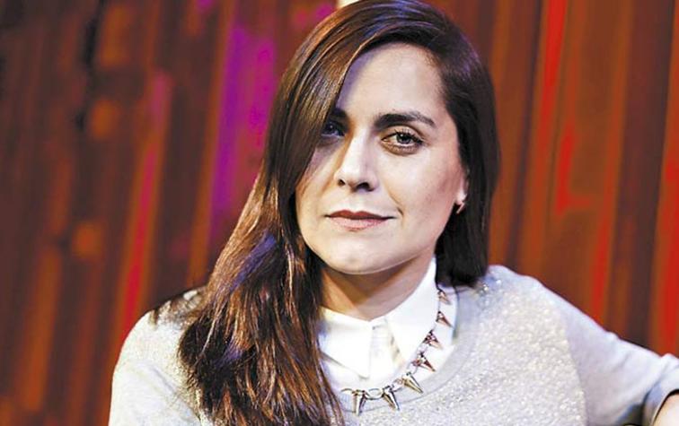Natalia Valdebenito se quebró en su programa de radio por la broma de la muñeca inflable