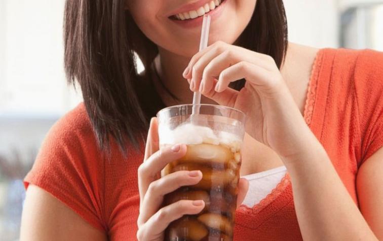 El impensado efecto que tienen las bebidas gaseosas en los dientes