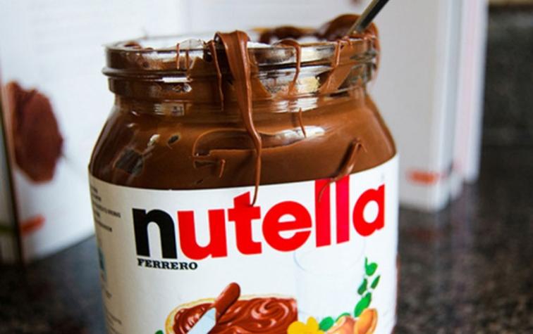 Estilista usa Nutella con lecha condensada para teñir el pelo