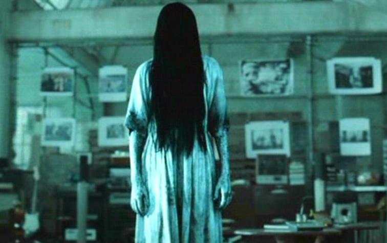 Samara de "El Aro" aterró a clientes de un local de televisores