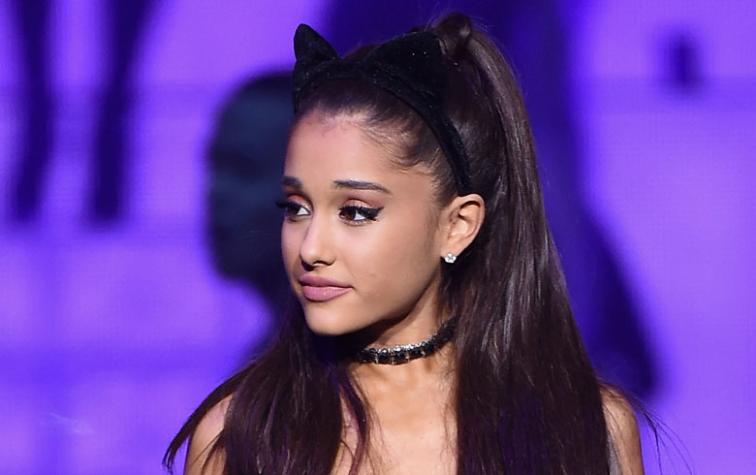 Ariana Grande lleva la moda del pelo largo al extremo