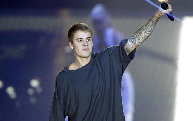 Justin Bieber es sorprendido jugando a la pelota en Chile