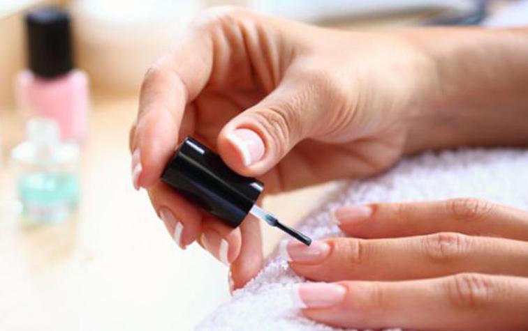 El revolucionario esmalte de uñas que puede salvarte de ser drogada en una discotheque