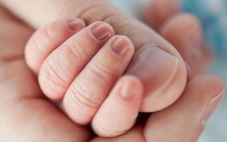 Bebé nació con frondosa cabellera dejando anonadados a los médicos
