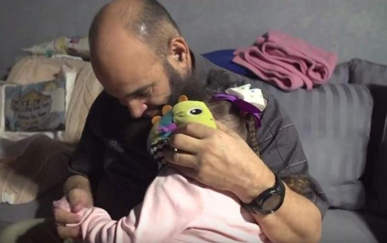 Mohamed Bzeek dedica su vida a adoptar niños con enfermedades terminales