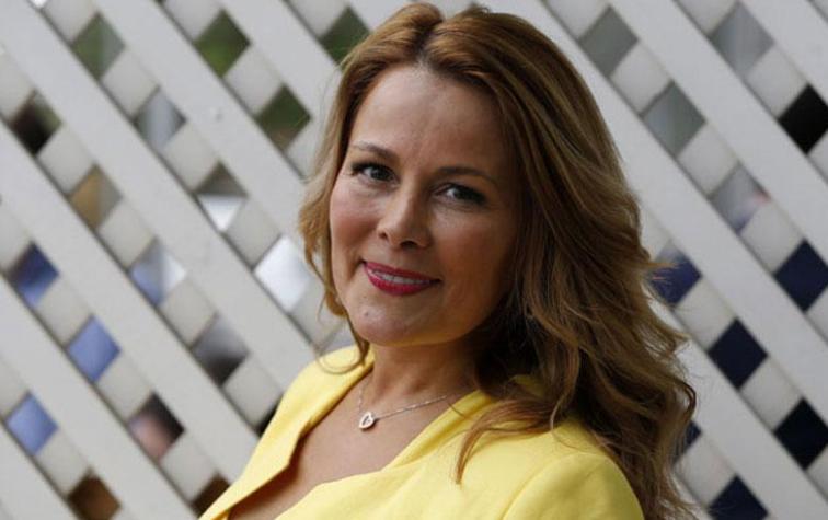 Cathy Barriga es criticada por vacacionar en taco aguja