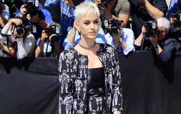 Katy Perry enloquece como una fan al encontrarse con Celine Dion en París