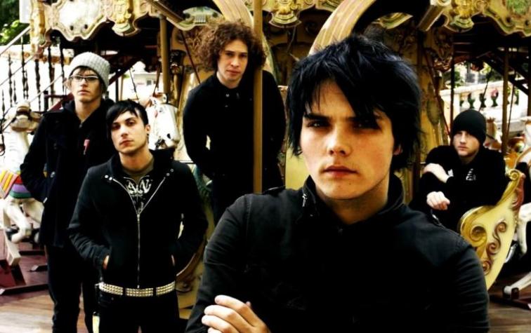 La irreconocible apariencia del vocalista de "My Chemical Romance" que impactó en la web