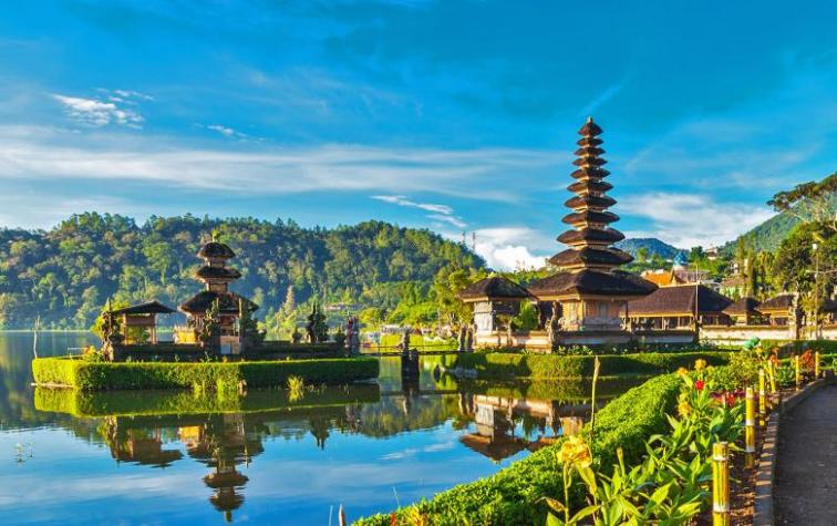Niño de 12 años se peleó con mamá y se escapó a Indonesia de vacaciones