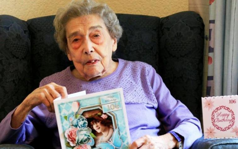 Mujer de 106 años asegura que su secreto de longevidad es vivir sin hombres