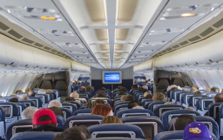 Pasajero de un avión estaba tan hediondo que el piloto debió aterrizar de 'emergencia'