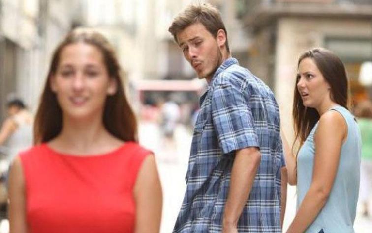 La historia del clásico meme del novio distraído