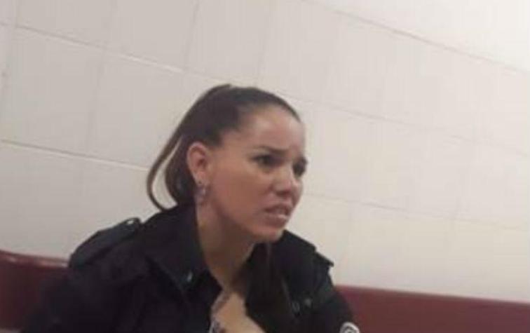 Foto de policía amamantando a un bebé que no era suyo se hace viral