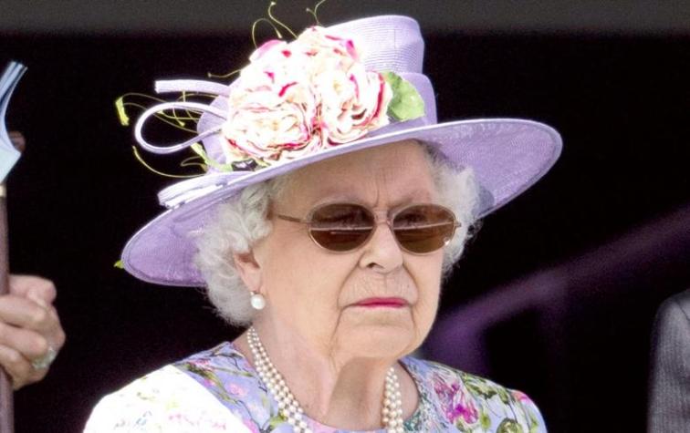 La antigua foto de la Reina Isabel que dio origen a una divertida batalla de Photoshop