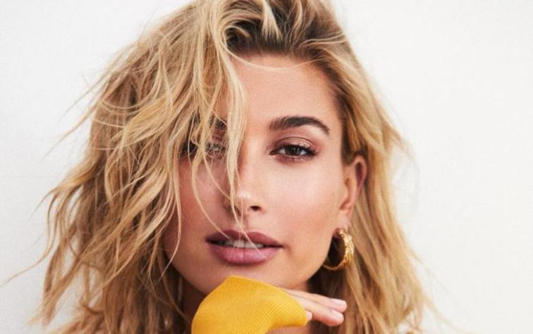Hailey Baldwin revela su mayor secreto de belleza y es a base de su propia sangre