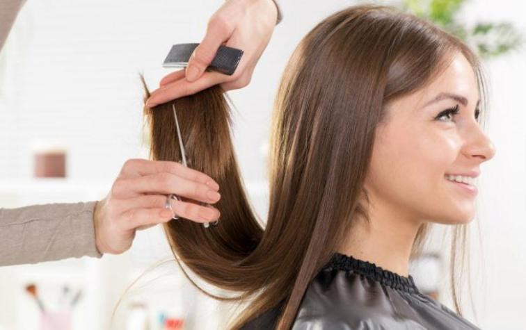 ¿Cortarse las puntas del pelo hace que crezca más rápido?