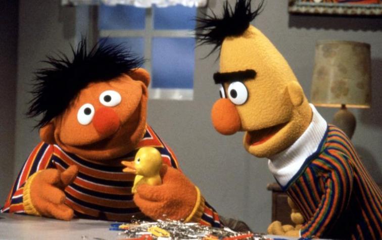 ¿Beto y Enrique de "Plaza Sésamo" son gay? El debate vuelve a EEUU